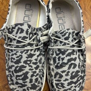Hey Dude Women's Black and Gray Leopard Flats